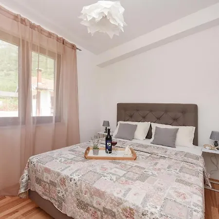 Beautiful In Gradac W/ 3 Bedrooms Gradac (Split-Dalmatia)